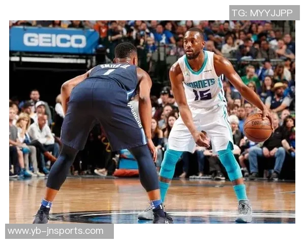 小乔丹季前赛无球队签约训练之余担任孩子私人司机的生活分享 小乔丹季前赛无球队签约训练之余担任孩子私人司机的生活分享